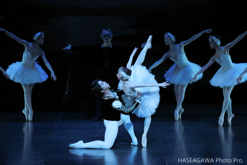 
スターダンサーズ・バレエ団 リラックスパフォーマンス「白鳥の湖」より。(c)Kiyonori Hasegawa