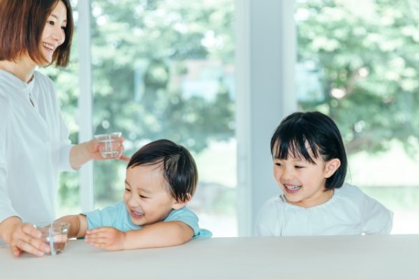 夏家族の過ごす様子